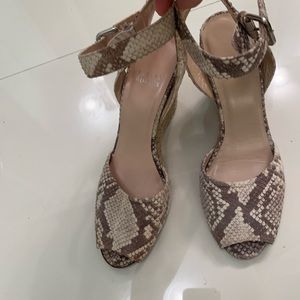 Stuart Weitzman stunning shoes, size 7.5